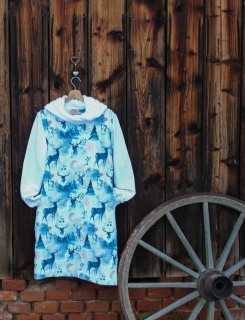 Mikinové šaty s kapucí - Bílí jeleni