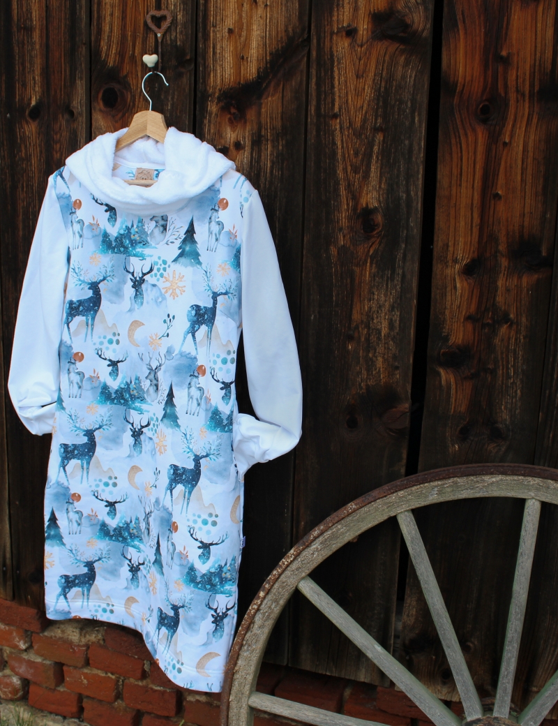 Mikinové šaty s kapucí - Bílí jeleni