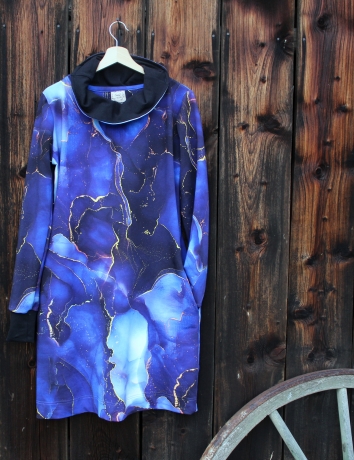Mikinové šaty  - Modrofialový mramor