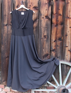 Překládané dlouhé půlkolové šaty Černočerné
