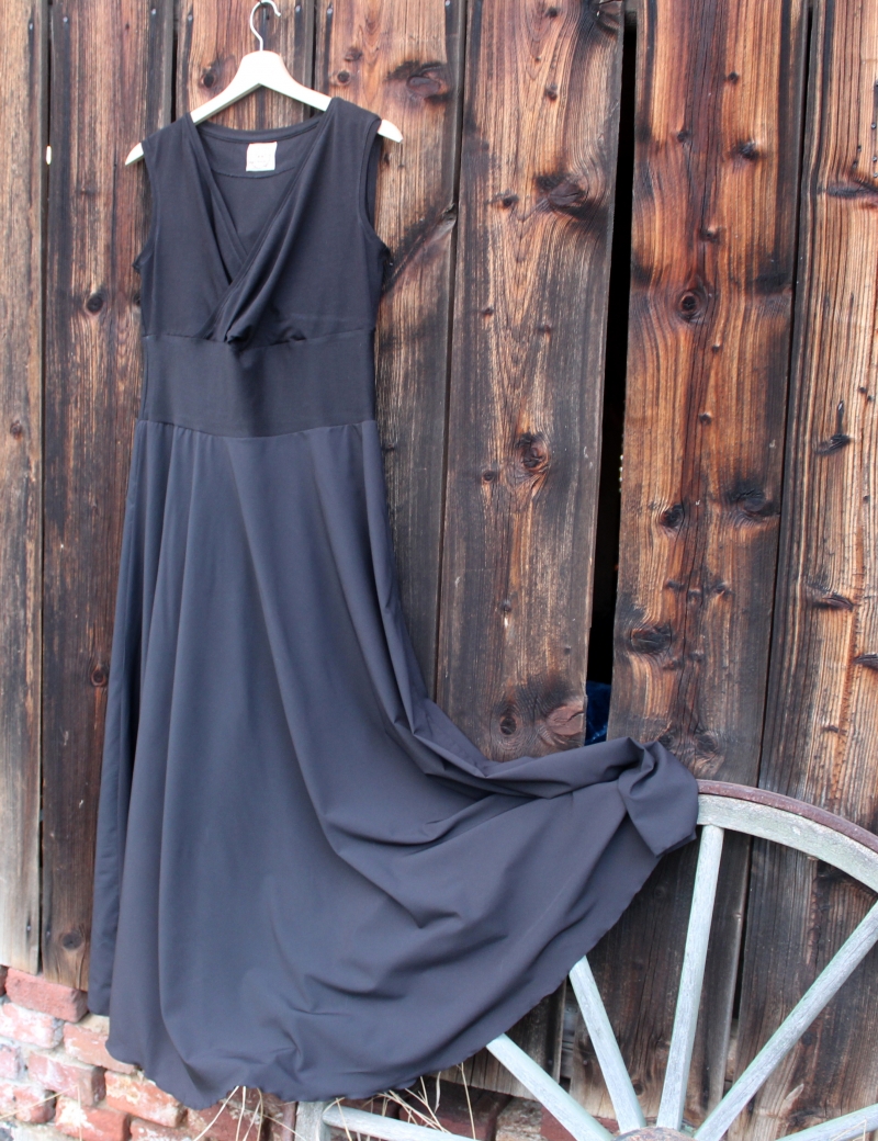 Překládané dlouhé půlkolové šaty Černočerné