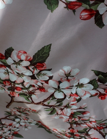 Zavinovací dlouhé šaty Jabloňové květy béžové - na dotaz