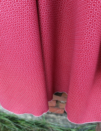 Půlkolová sukně Červené kytičky s puntíky do 14 dnů