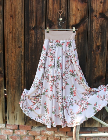 Půlkolová dlouhá sukně Jabloňové květy na béžové