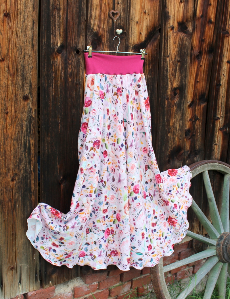Půlkolová dlouhá mušelínová sukně Kvítka na růžové