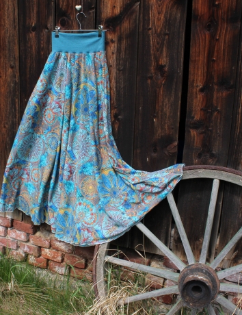 Půlkolová dlouhá sukně Modré mandaly - do 14 dnů