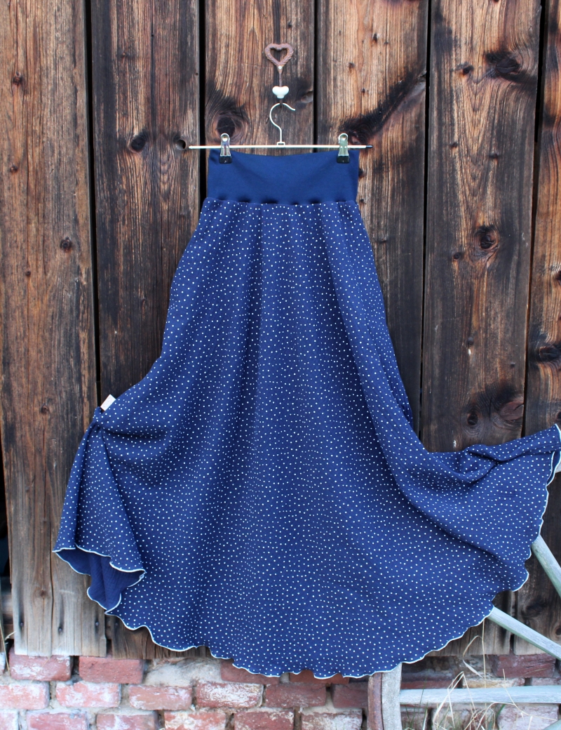 Půlkolová dlouhá mušelínová sukně Puntíky na modré - do 14 dnů