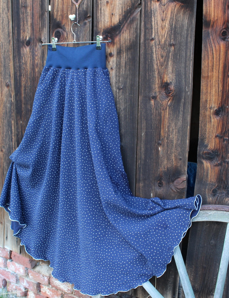 Půlkolová dlouhá mušelínová sukně Puntíky na modré - do 14 dnů