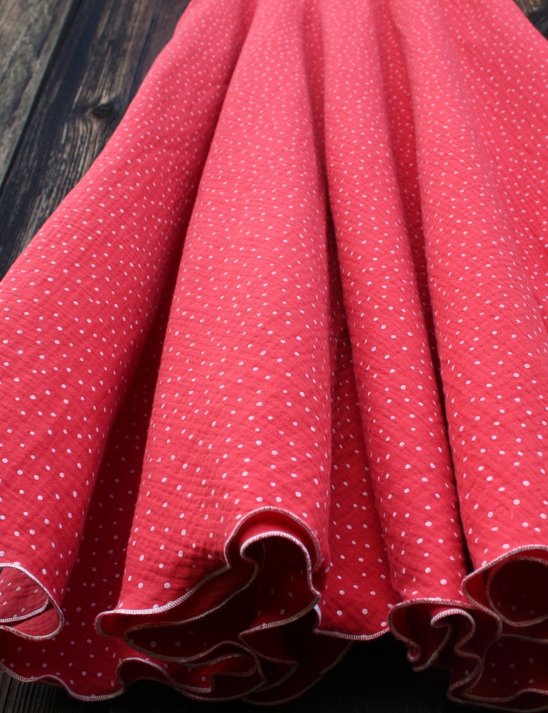 Půlkolová dlouhá mušelínová sukně Puntíky na červené  - do 14 dnů