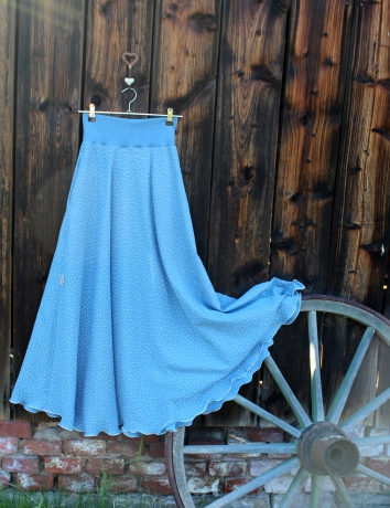 Půlkolová dlouhá mušelínová sukně Puntíky na nebesky modré do cca 14 dnů