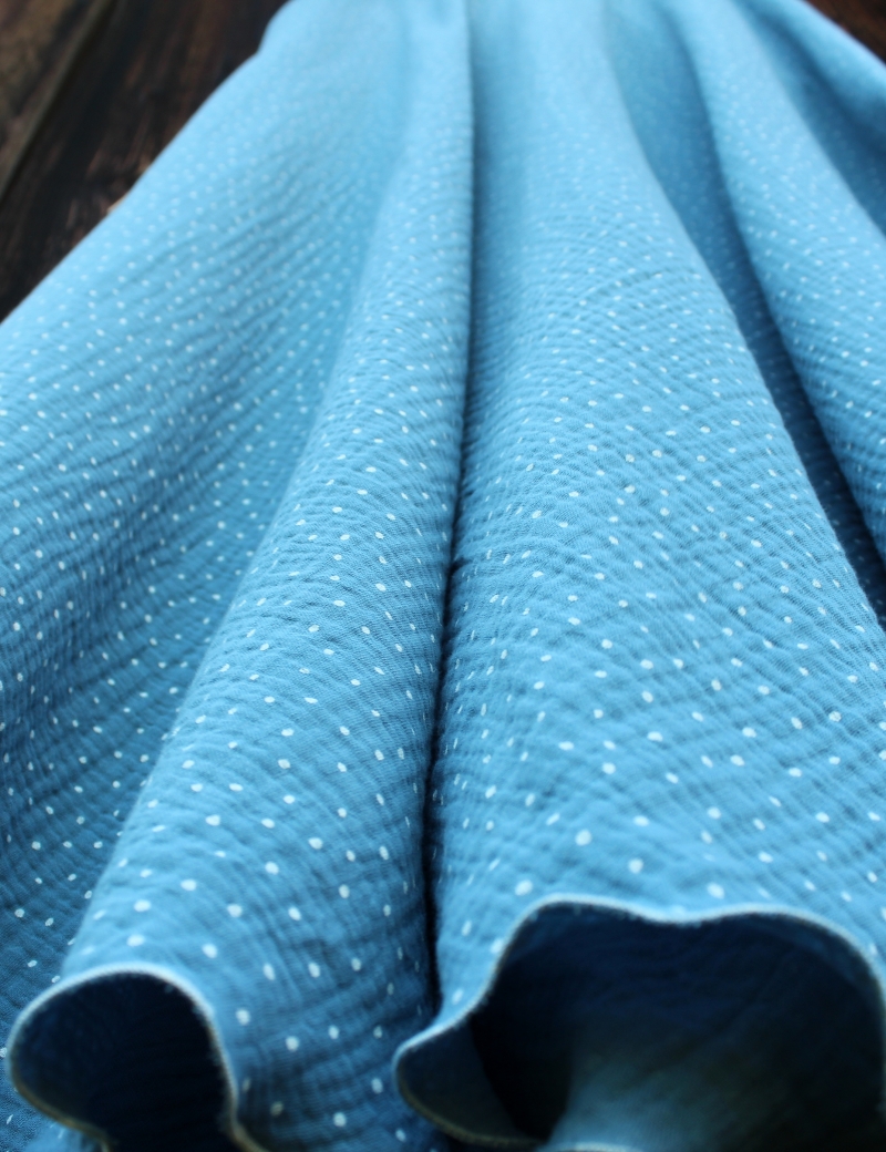 Půlkolová dlouhá mušelínová sukně Puntíky na nebesky modré do cca 14 dnů