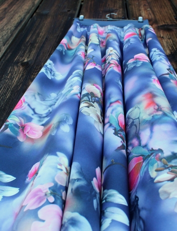 Půlkolová dlouhá sukně Modré magnolie