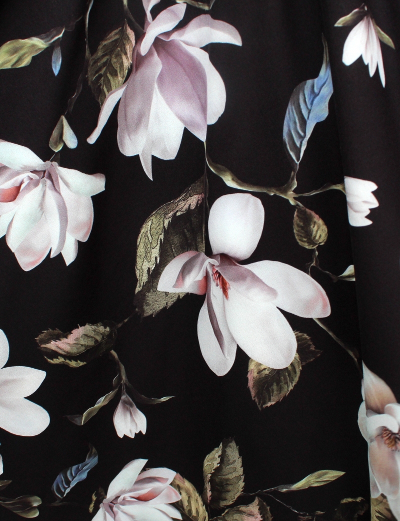Půlkolová dlouhá sukně Černé magnolie