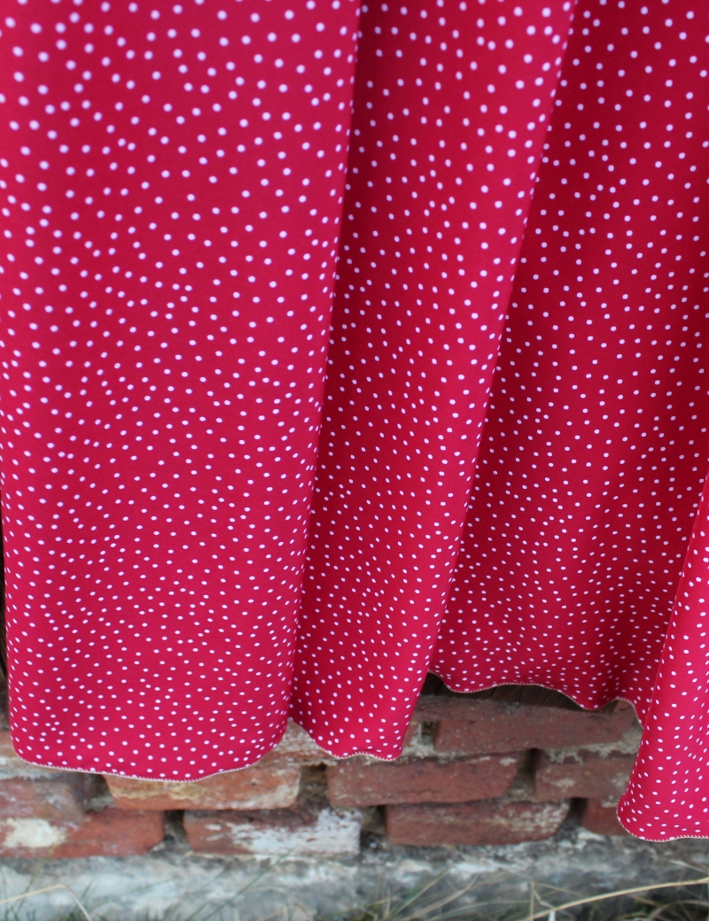 Půlkolová dlouhá sukně Puntíky na červené do 14 dnů