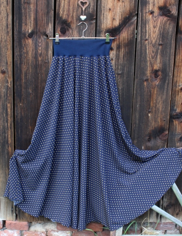 Půlkolová dlouhá sukně Puntíkatá modrá s okrovými puntíky