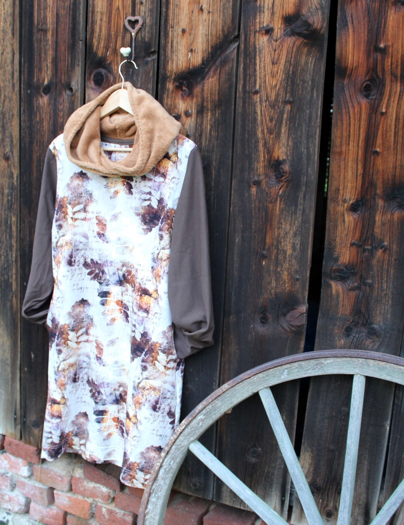 Mikinové šaty s kapucí - Podzimní listí