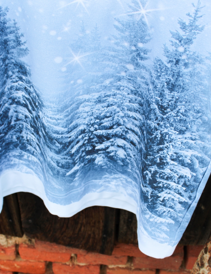 Mikinové šaty  - Zasněžené stromy