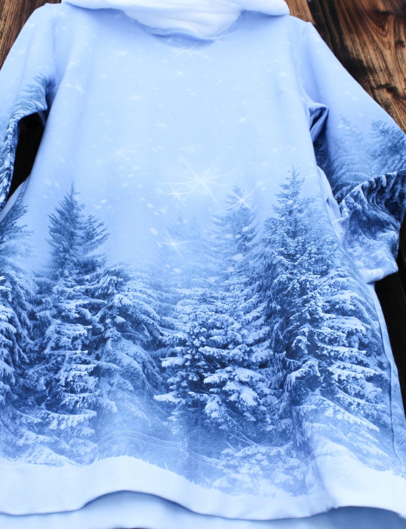 Mikinové šaty  - Zasněžené stromy