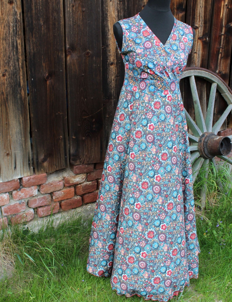 Překládané dlouhé půlkolové šaty Vyšívané květy na petroleji