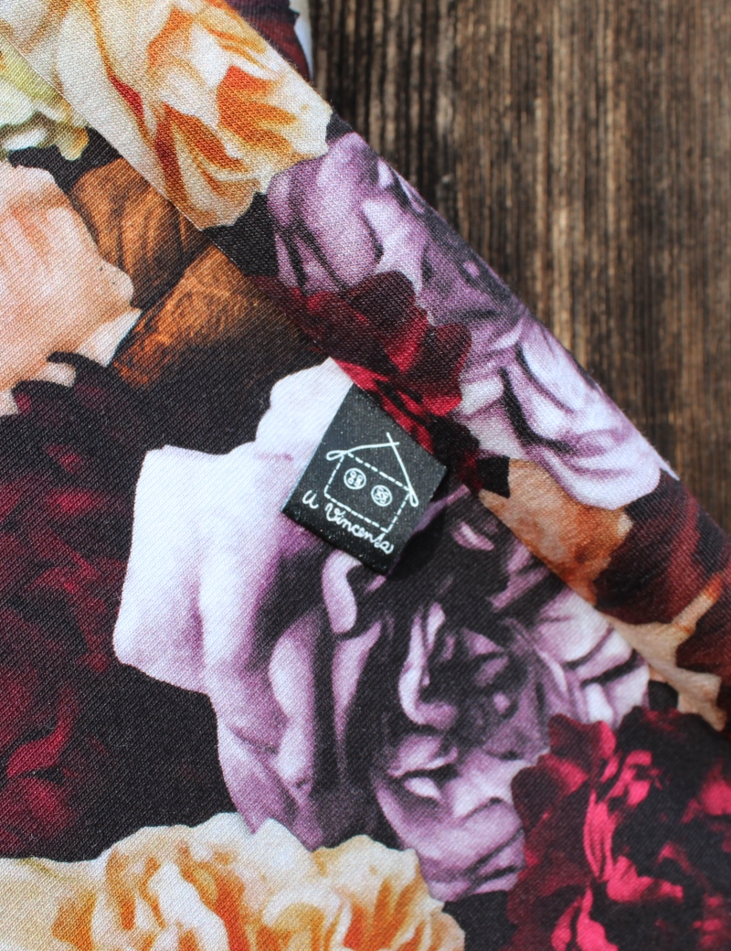 Úpletové půlkolové šaty Růže a hortenzie