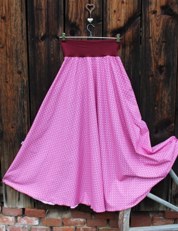 Půlkolová dlouhá sukně Vínové lilie na růžové