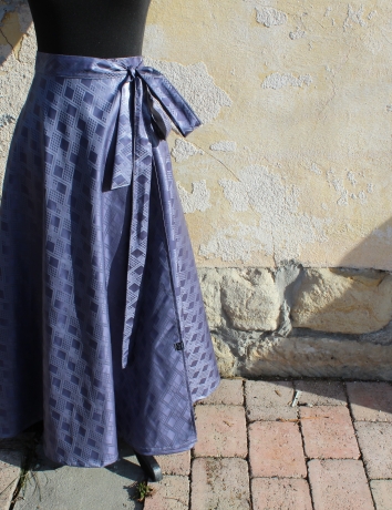 Zavinovací půlkolová sukně Brokátová Lila