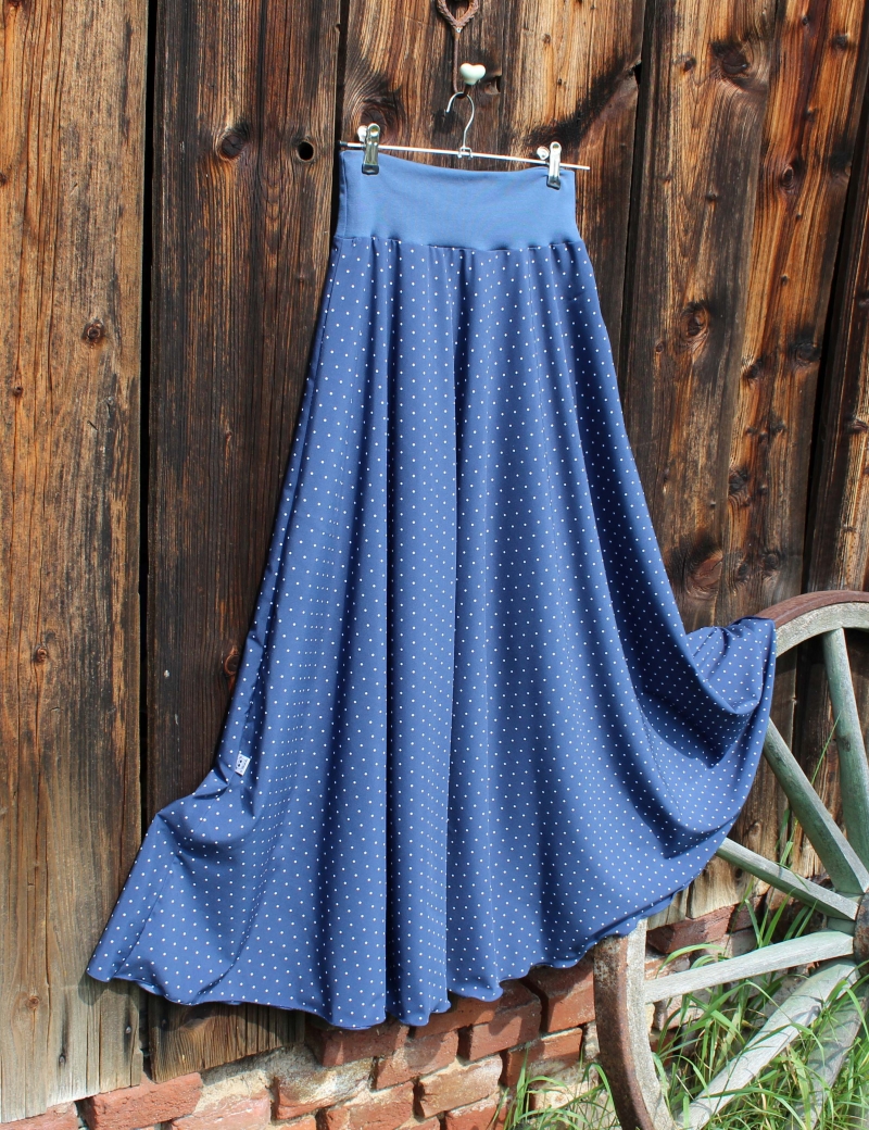 Půlkolová dlouhá sukně  Puntíkatá modrá