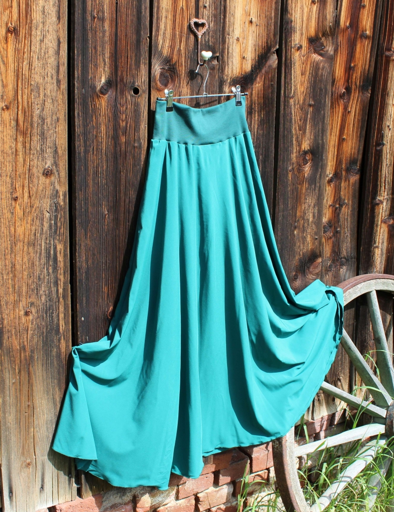 Půlkolová dlouhá sukně  Smaragdově zelená do 14 dnů