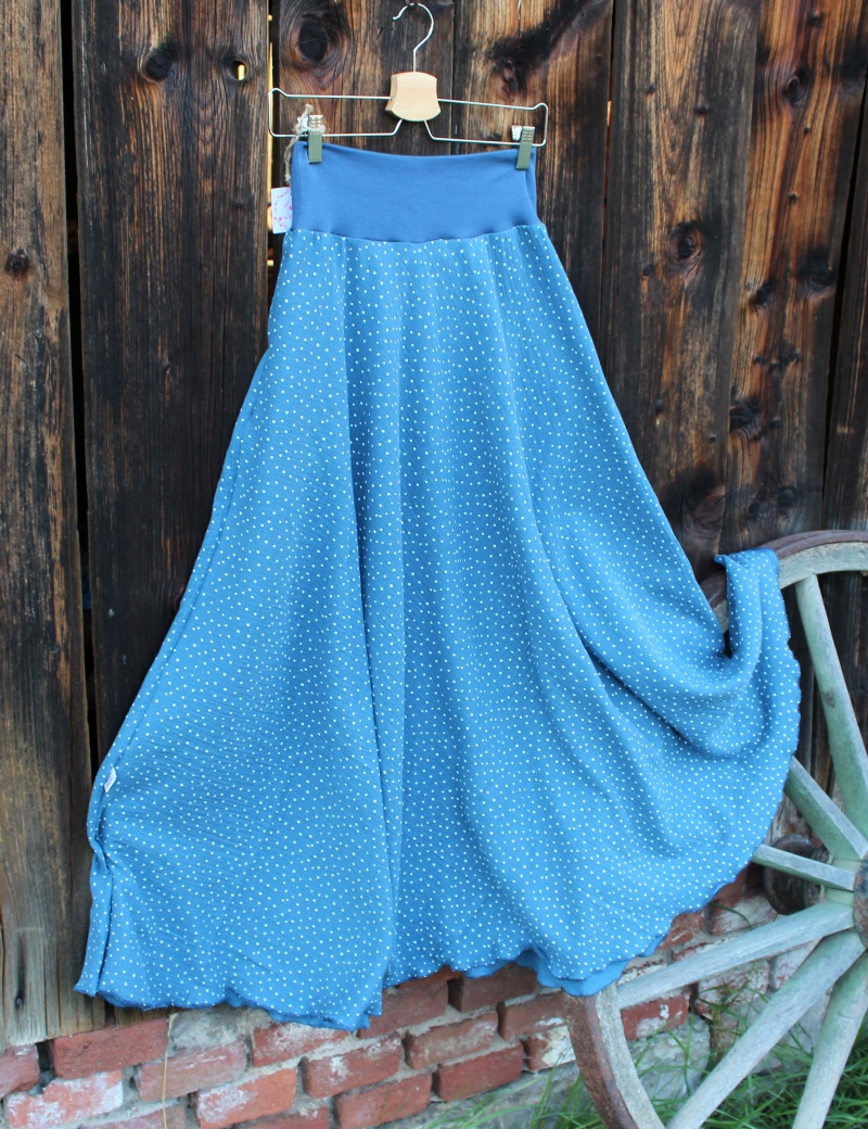 Půlkolová dlouhá mušelínová sukně Puntíky na modré 