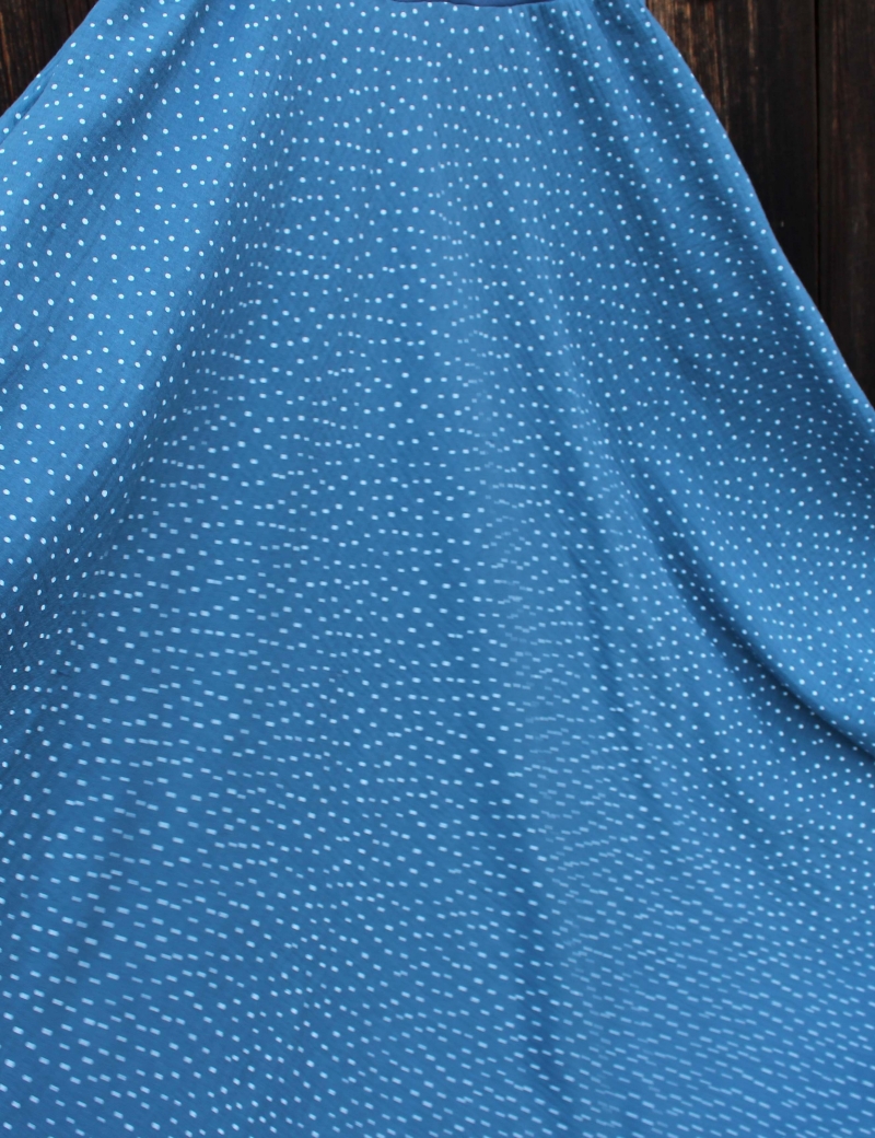 Půlkolová dlouhá mušelínová sukně Puntíky na modré 