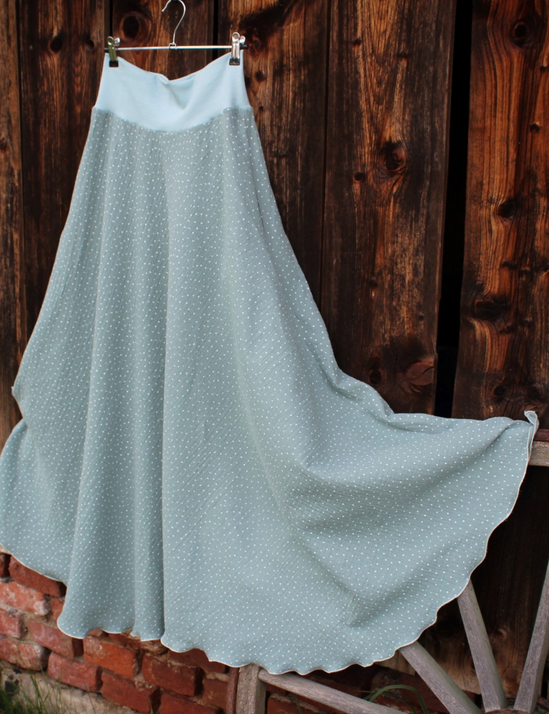 Půlkolová dlouhá mušelínová sukně Puntíky na starozelené - do cca 14 dnů