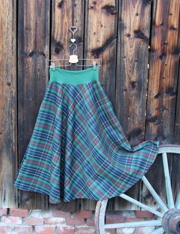 Půlkolová dlouhá sukně Skotský tartan