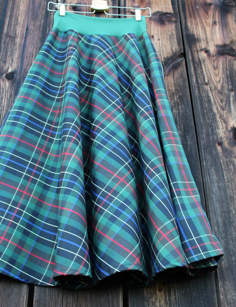 Půlkolová dlouhá sukně Skotský tartan-do 14 dnů