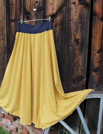 Půlkolová dlouhá sukně Puntíček modrý na žluté do 14 dnů