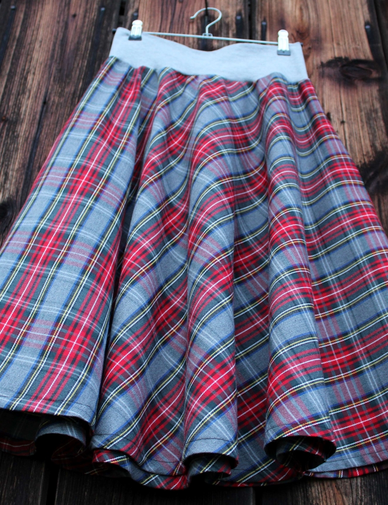 Půlkolová dlouhá sukně Skotský tartan šedočervený