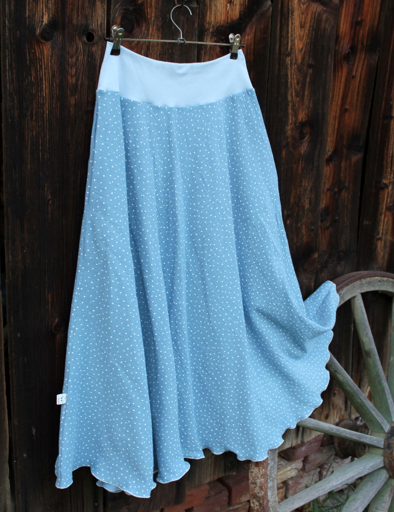 Půlkolová mušelínová sukně Puntíky na nebesky modré 