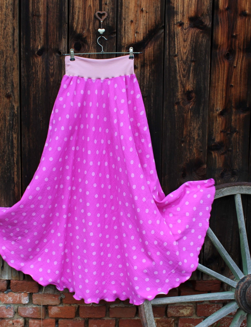 Půlkolová dlouhá mušelínová sukně Puntíky velké na růžové magentě