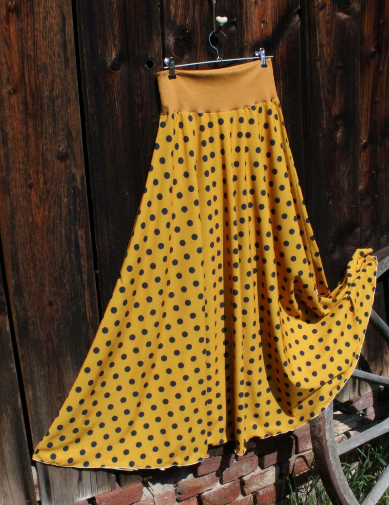 Půlkolová dlouhá sukně  Puntíky na žluté
