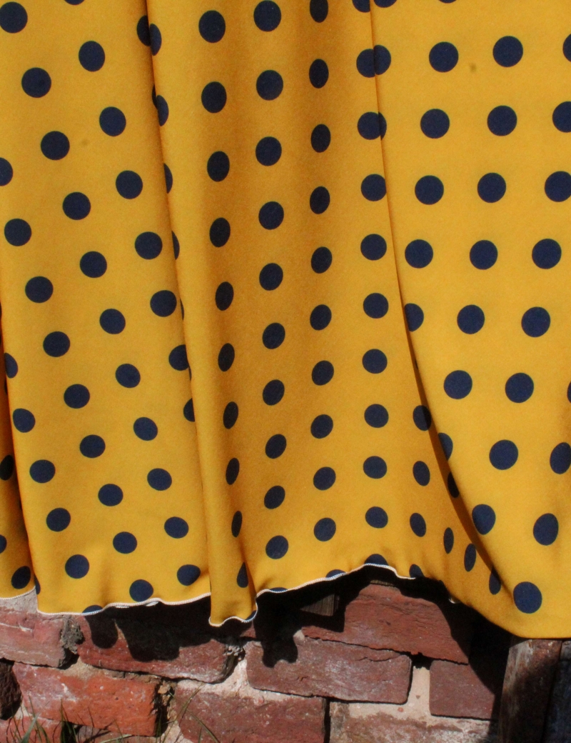 Půlkolová dlouhá sukně  Puntíky na žluté