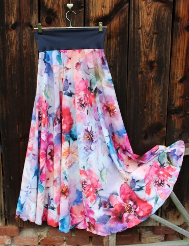 Půlkolová dlouhá sukně  Akvarelové květy