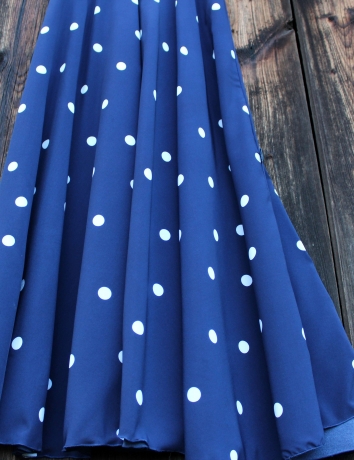 Půlkolová dlouhá sukně Puntíky modré velké - do 14 dnů
