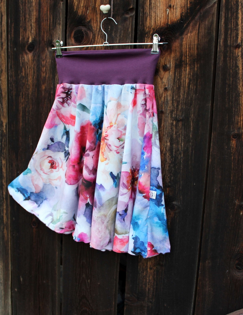 Půlkolová sukně Akvarelové květy