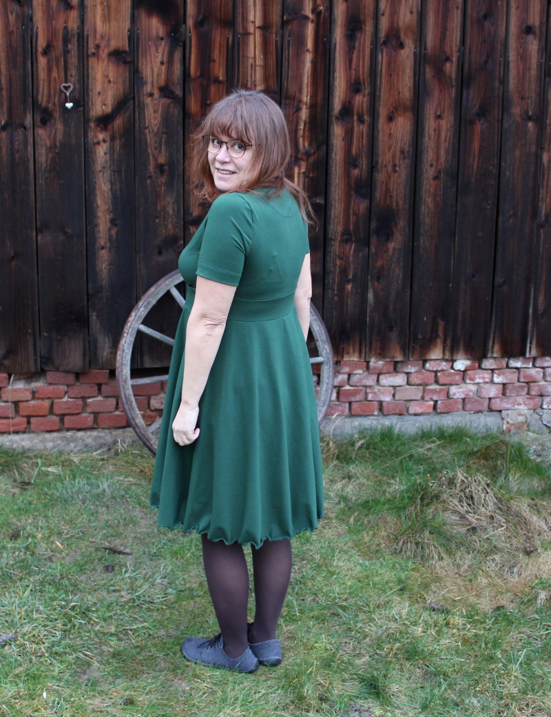 Půlkolové šaty Zelené - do 14 dnů
