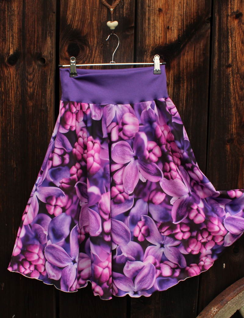 Půlkolová krátká sukně Šeřík fialový