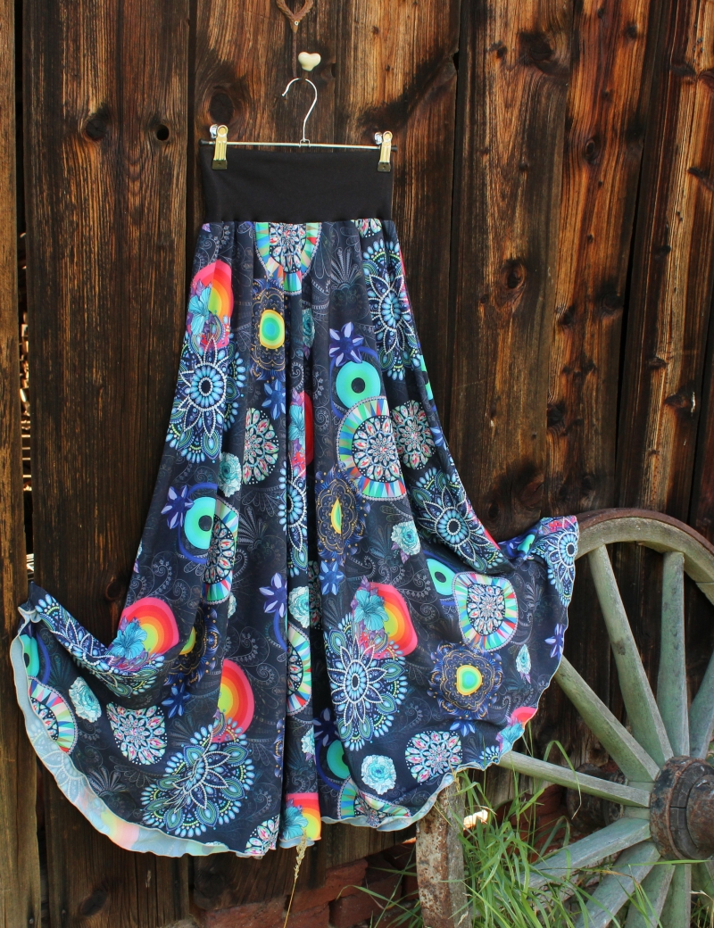 Půlkolová dlouhá sukně Mandaly barevné - Plus size