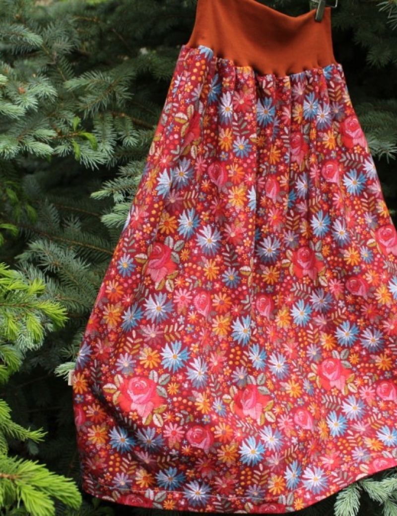 Úpletová sukně  Embroidery Roses Red