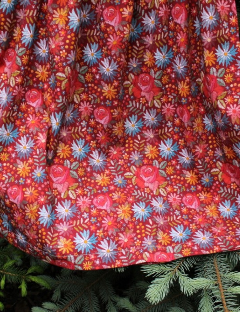 Úpletová sukně  Embroidery Roses Red