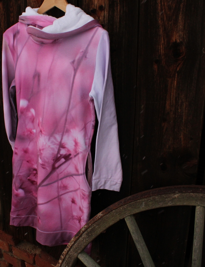 Mikinové šaty s obří kapucí - Růžové květy