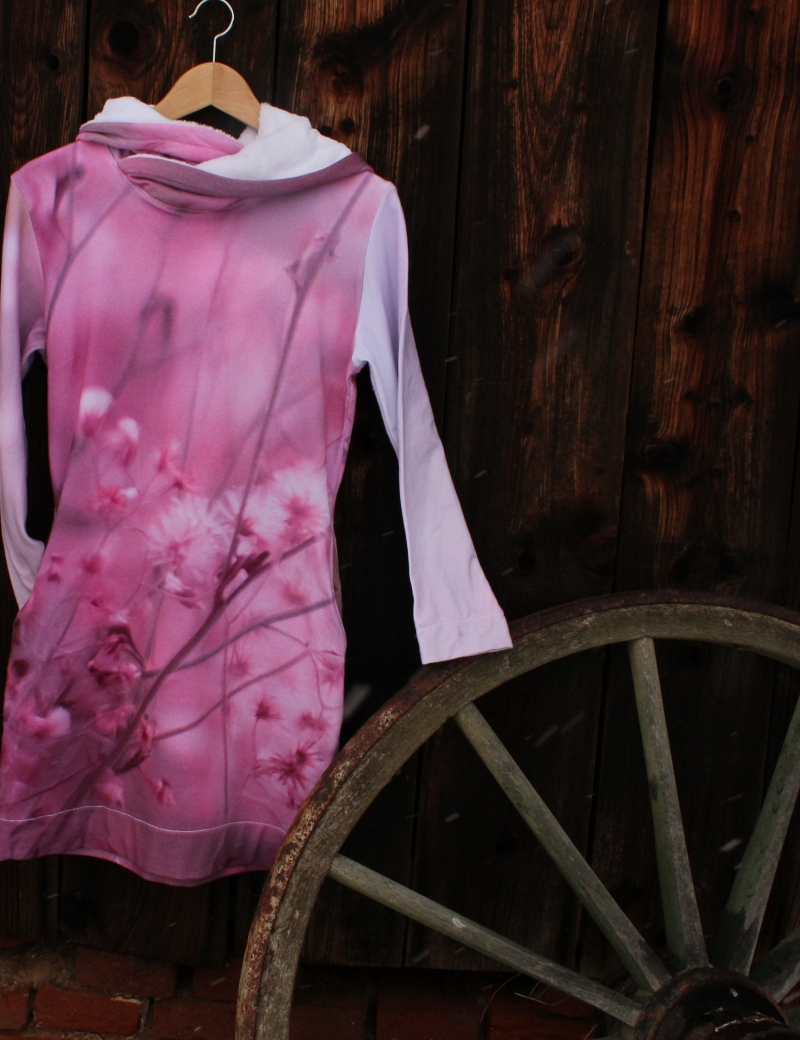 Mikinové šaty s obří kapucí - Růžové květy